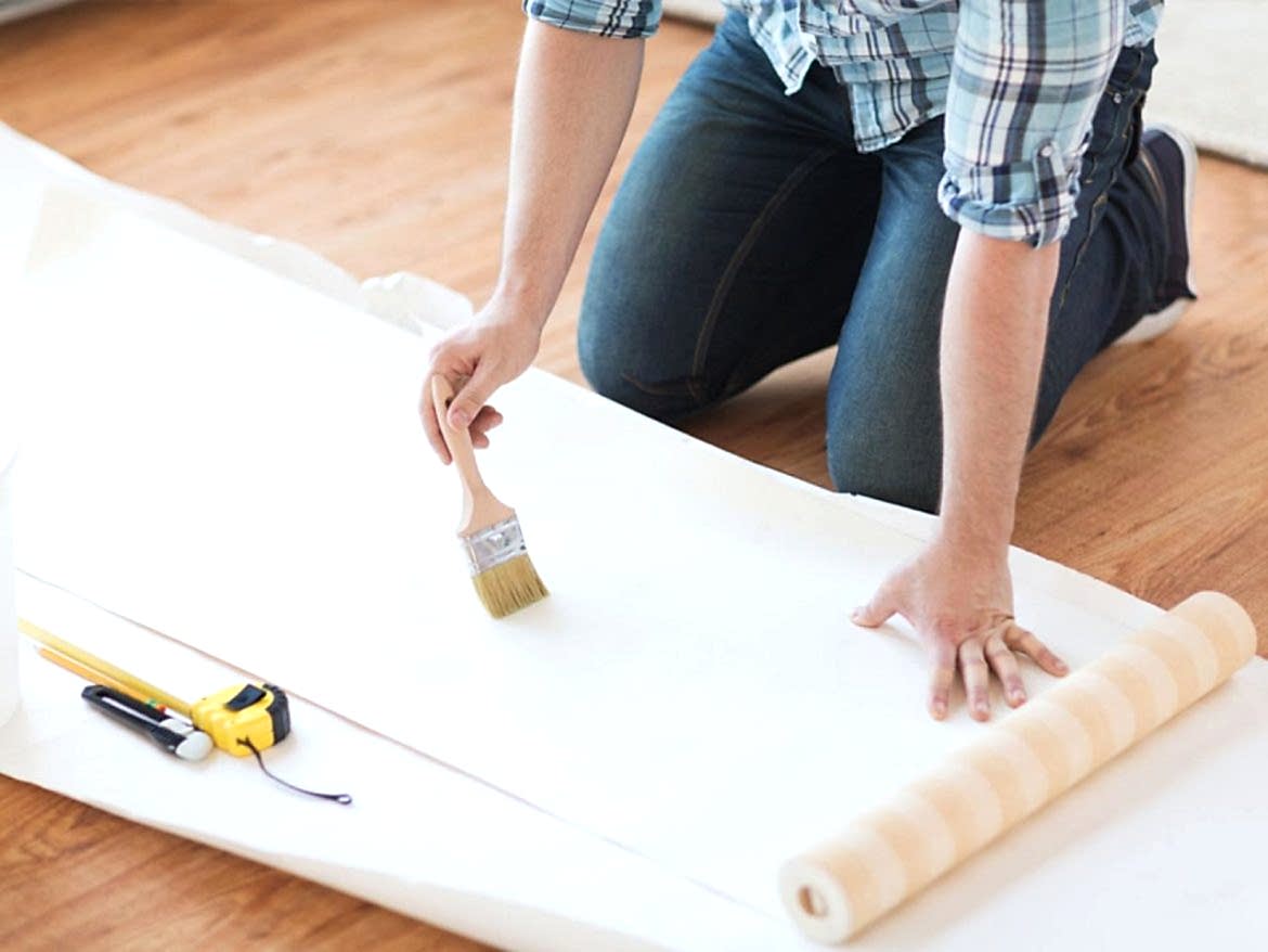 Наклейка обоев (Алматы)